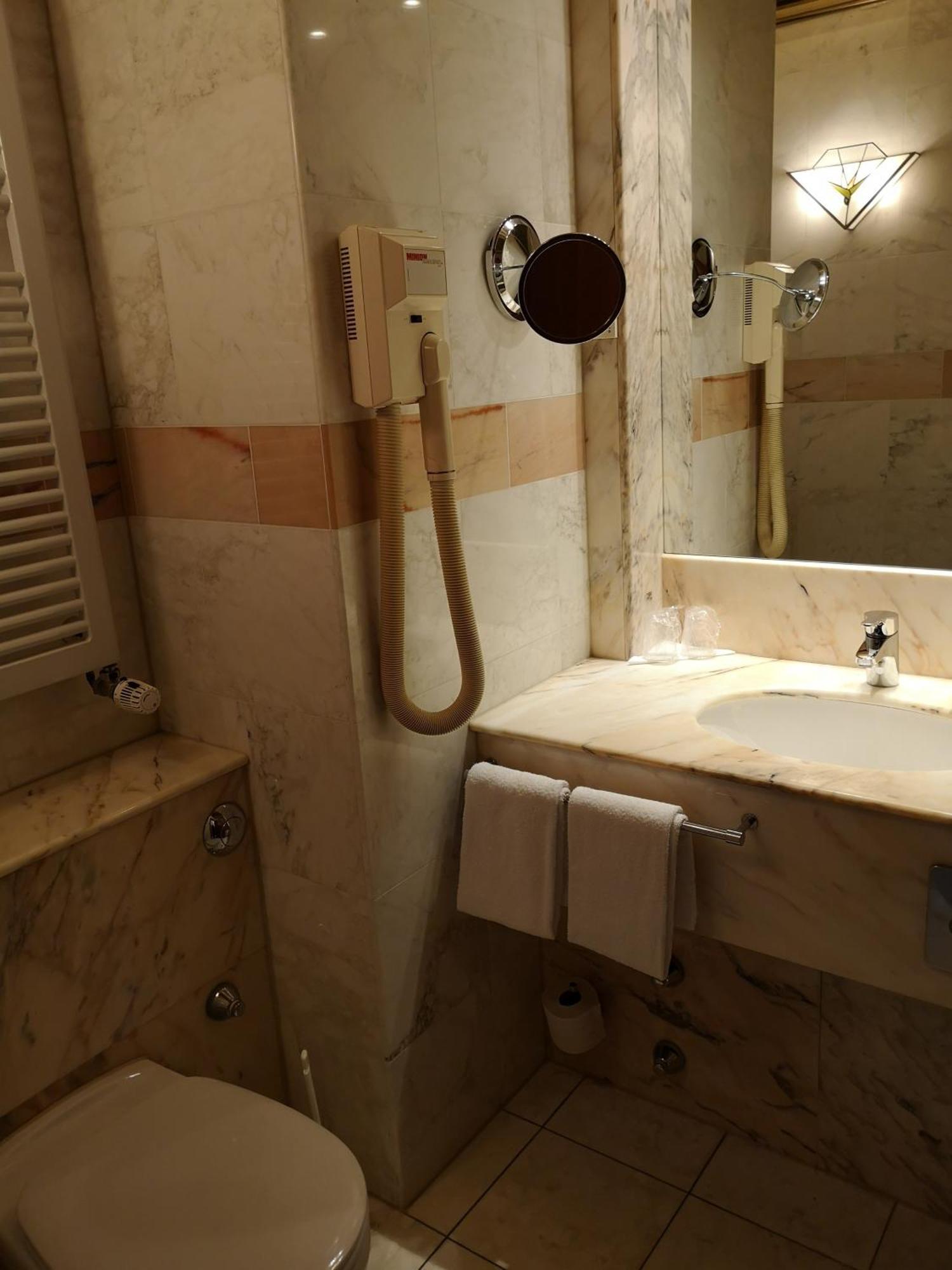 Hotel Am Blauen Wunder Drezda Szoba fotó