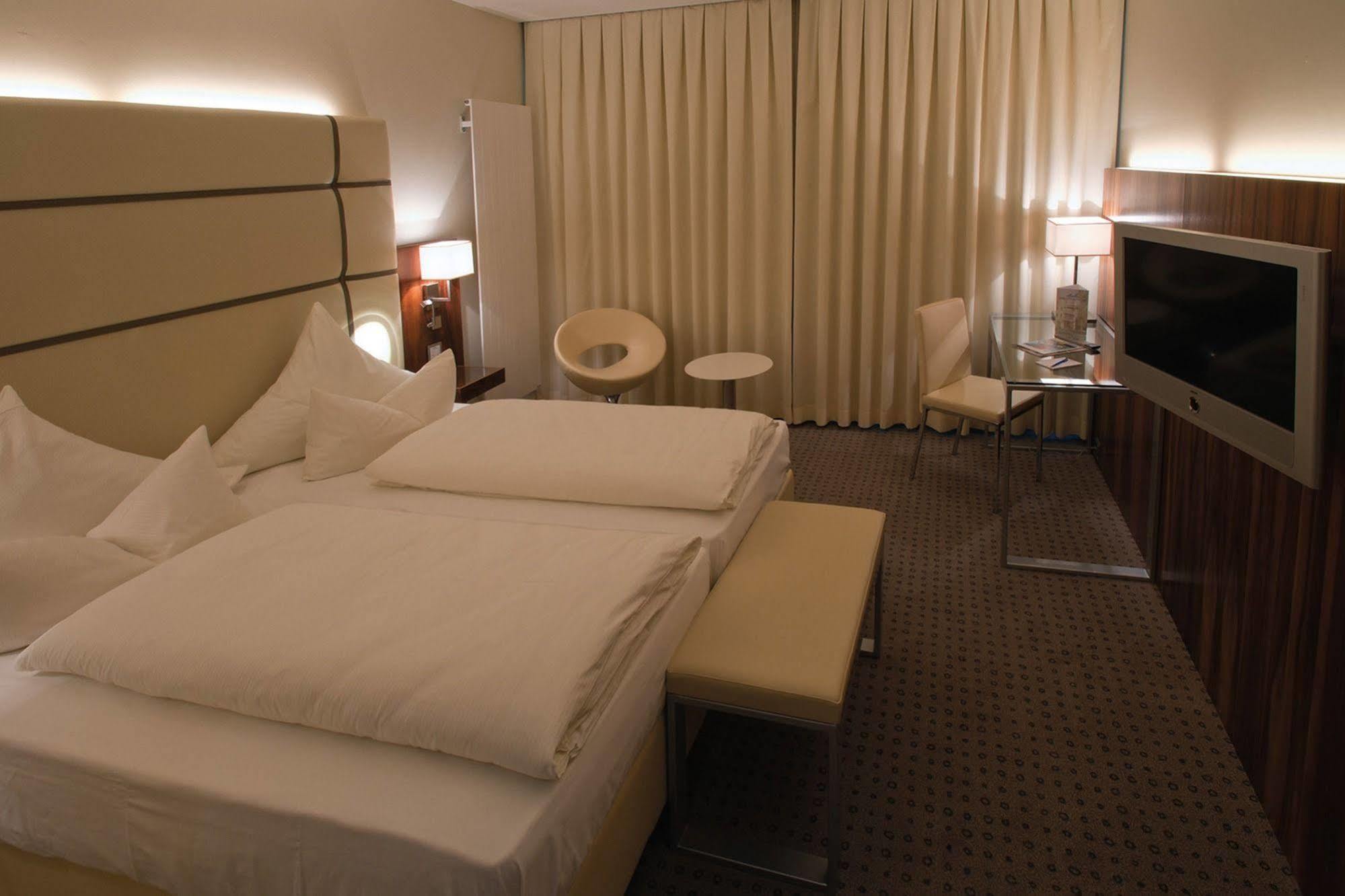 Hotel Am Blauen Wunder Drezda Kültér fotó